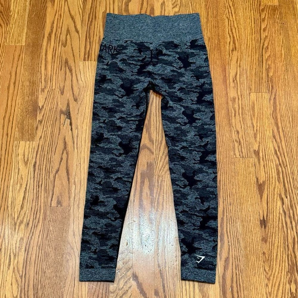 Gymshark Black/Gray Camouflage Capri Leggings. Small. - Picture 6 of 6
